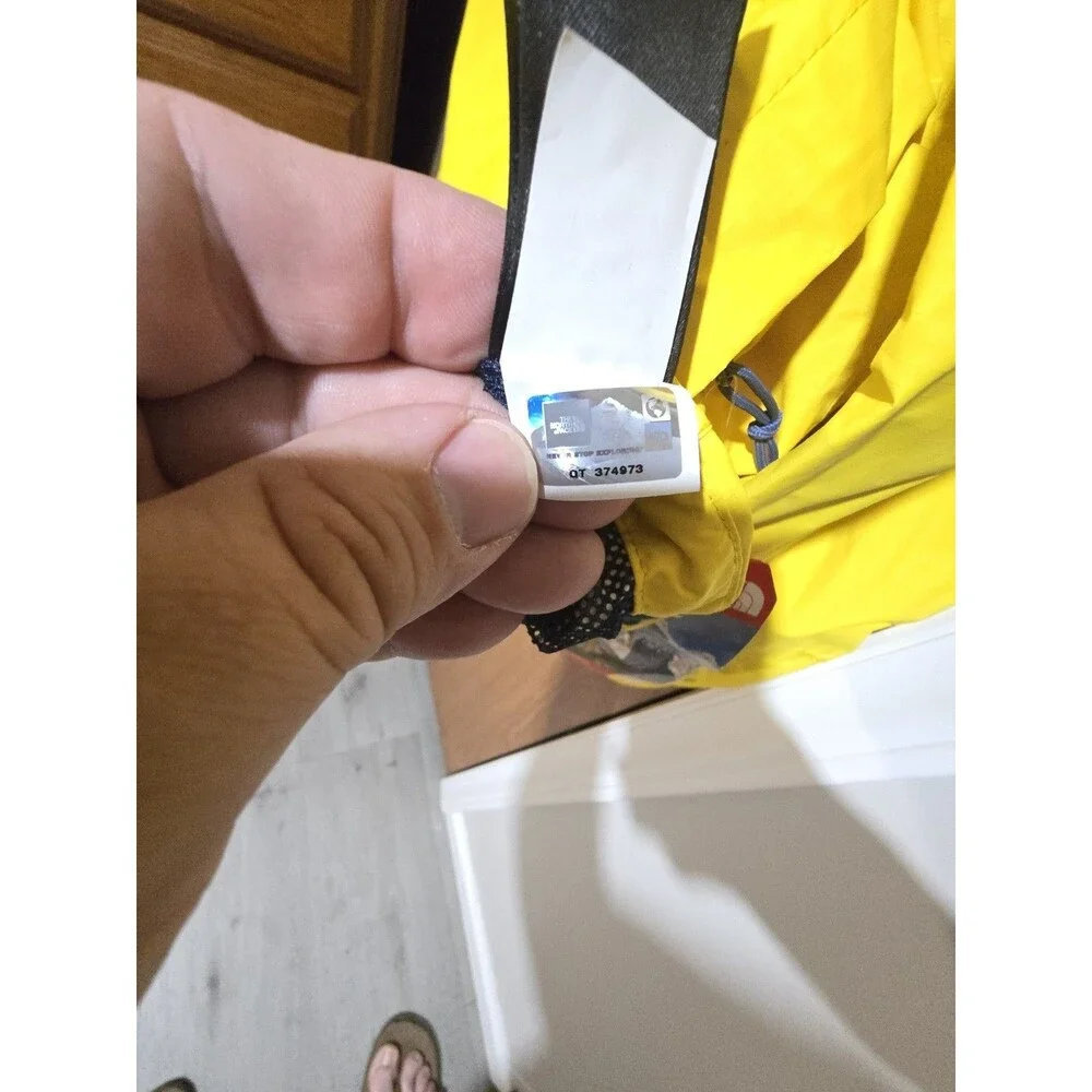NWT The North Face Resolve Jacket Men’s M Medium Freesia Yellow Rain Hooded